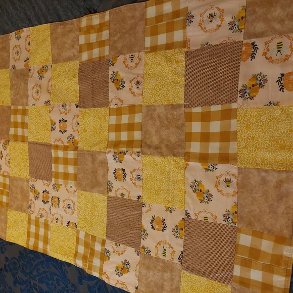 Small Patchwork Quilt in Yellow and Tans. Bees/Hives. Brand New. 33" X 46" - Picture 1 of 4